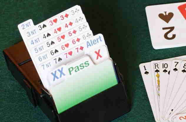 Giocare a bridge e… vincere in salute