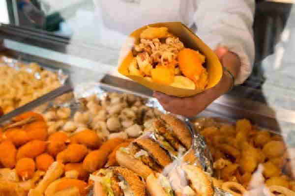 Alimentare: +10% in un anno grazie ad asporto e street food