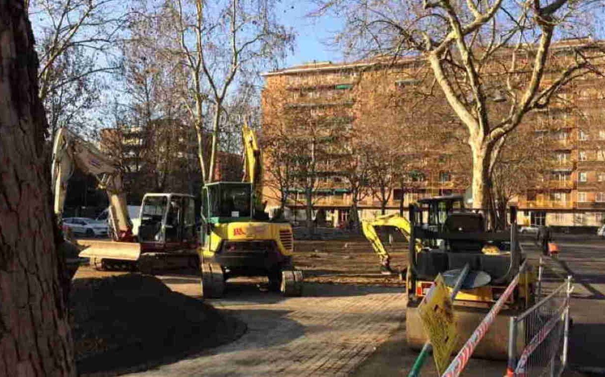 Pioltello, prima settimana di lavoro in piazza del Mercato