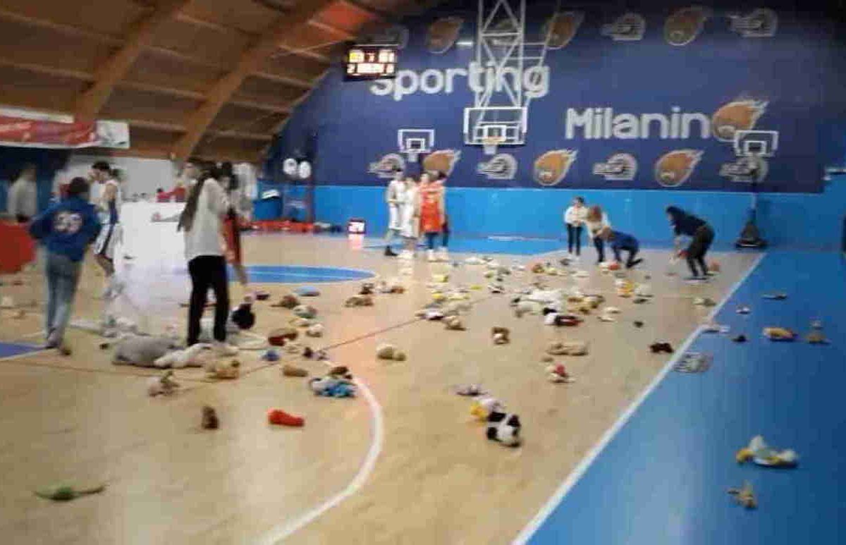 Grande sorpresa per i piccoli degenti di Pediatria del Bassini grazie al TEDDY BEAR TOSS