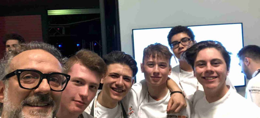 A scuola con gli chef stellati: gli allievi del Mazzini protagonisti alla rassegna milanese Identità Golose
