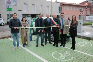 Taglio del nastro per la prima colonnina di ricarica pubblica targata Cogeser Energia