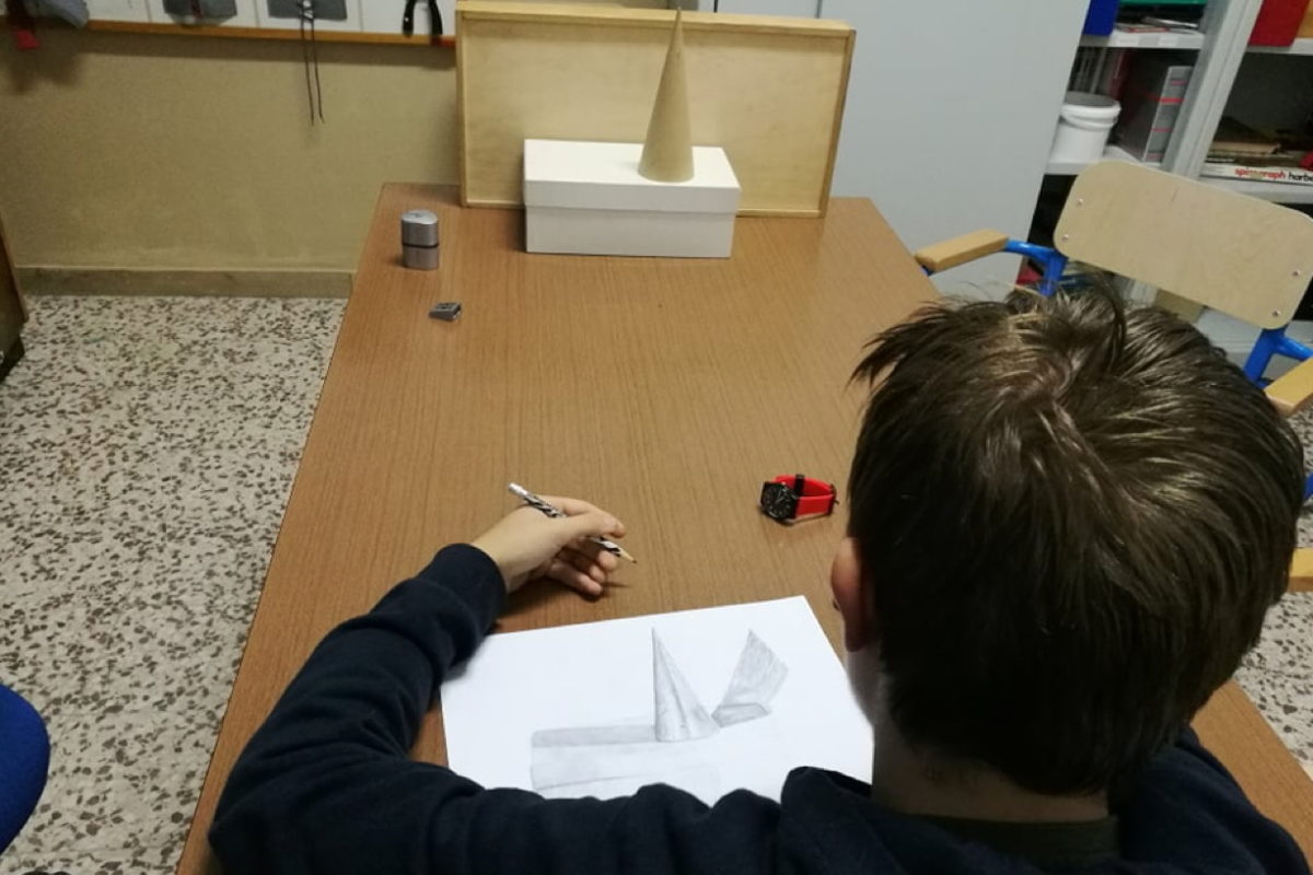 In quarantena il 14enne Alessandro inventa la lampada Anna Frank