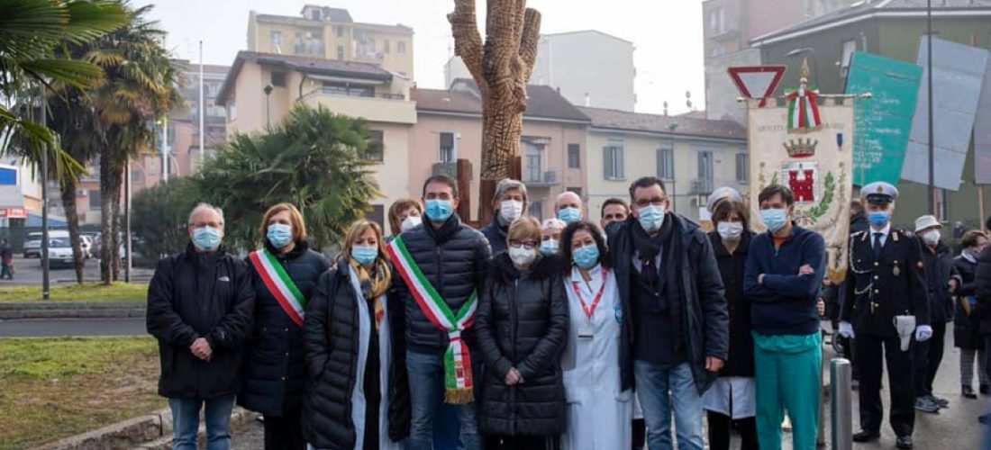 Inaugurata l’opera d’arte in memoria delle vittime del Covid e in omaggio al personale sanitario
