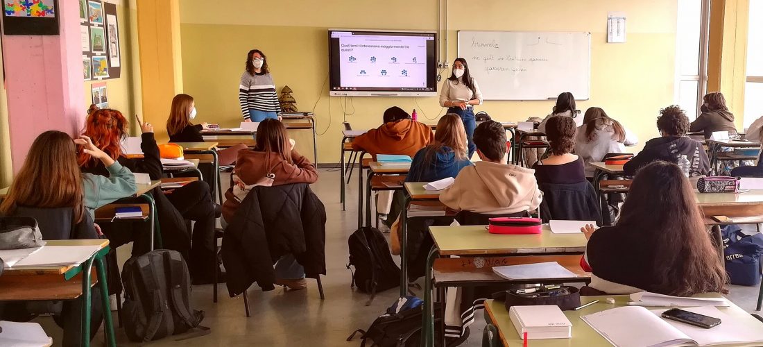 Incontri di Educazione Civica presso il liceo Casiraghi