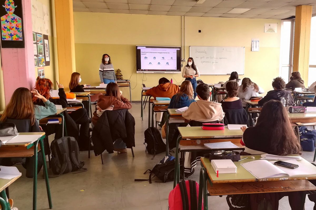 Incontri di Educazione Civica presso il liceo Casiraghi