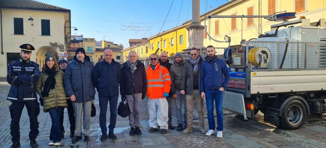 Da CEM Ambiente un nuovo servizio di pulizia e manutenzione dell’arredo urbano, la prima dimostrazione a Melzo