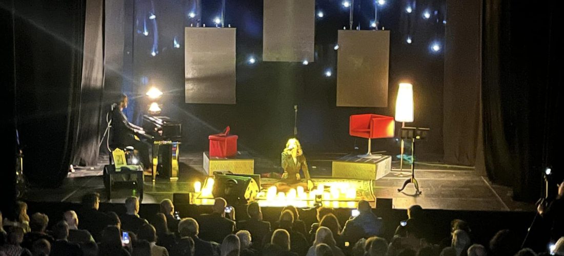 Teatro gremito per lo spettacolo “Quello che le donne… dicono!”