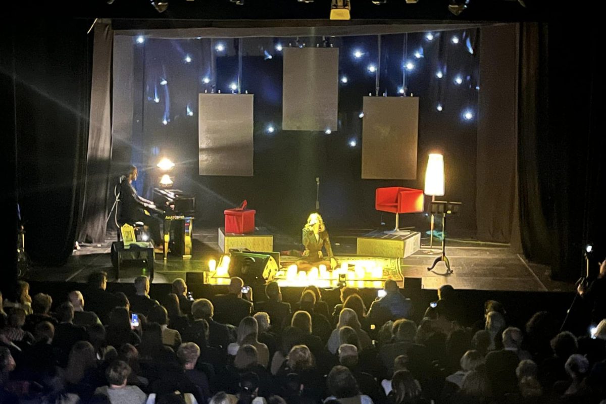 Teatro gremito per lo spettacolo “Quello che le donne… dicono!”