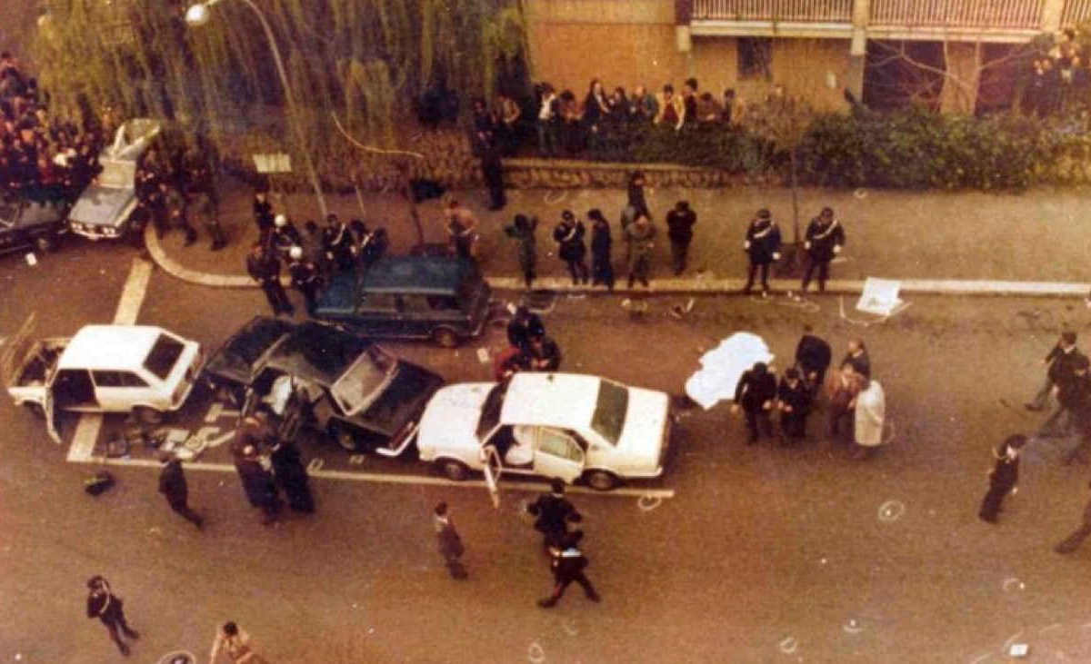 “1978, Corpi e Fantasmi”: l’anno di Aldo Moro, John Travolta, tre Papi e troppi desaparecidos