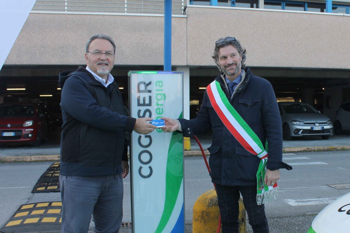 Inaugurata la nuova stazione di ricarica COGESER Energia presso il centro commerciale Acquario