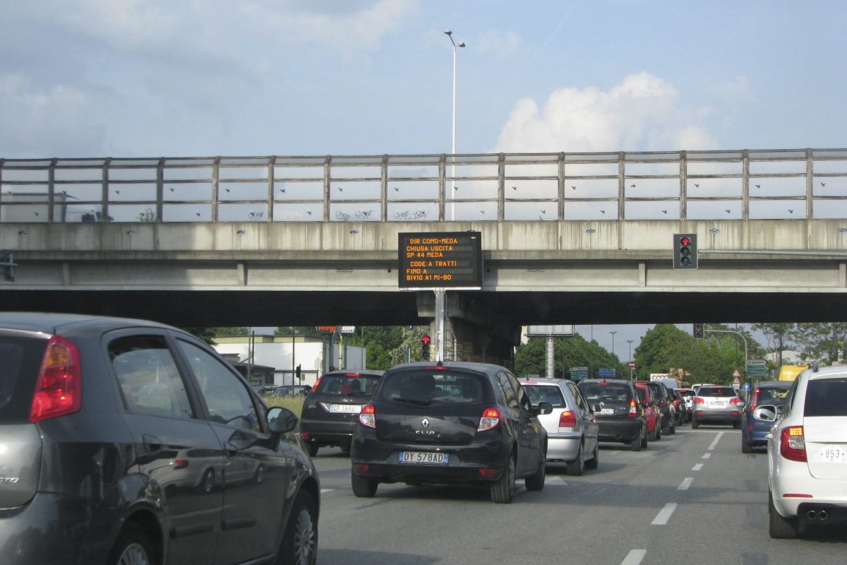 L’implosione del mercato dell’auto dopo le scelte UE: invertire la rotta con un mix di soluzioni