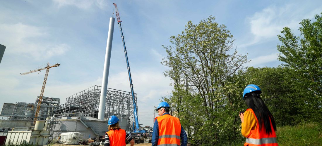 Installato il camino della linea fanghi della Biopiattaforma ZEROC