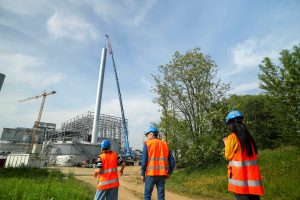 Installato il camino della linea fanghi della Biopiattaforma ZEROC