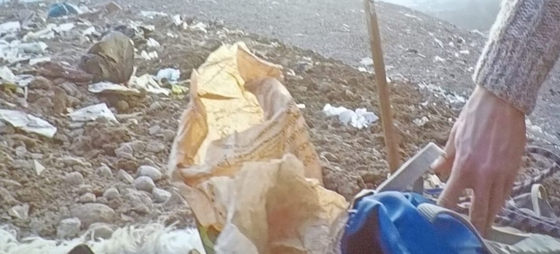 Con gli sci su una montagna di rifiuti: una serata ecologica al cine-teatro Vitti