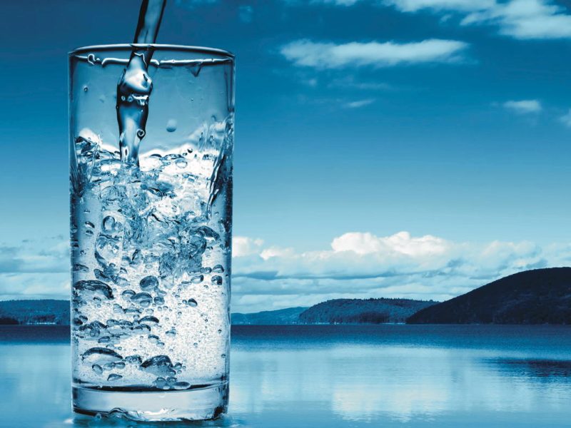 Il paradosso dell’acqua: l’80% sottostima i consumi e il 56% non la considera una risorsa limitata