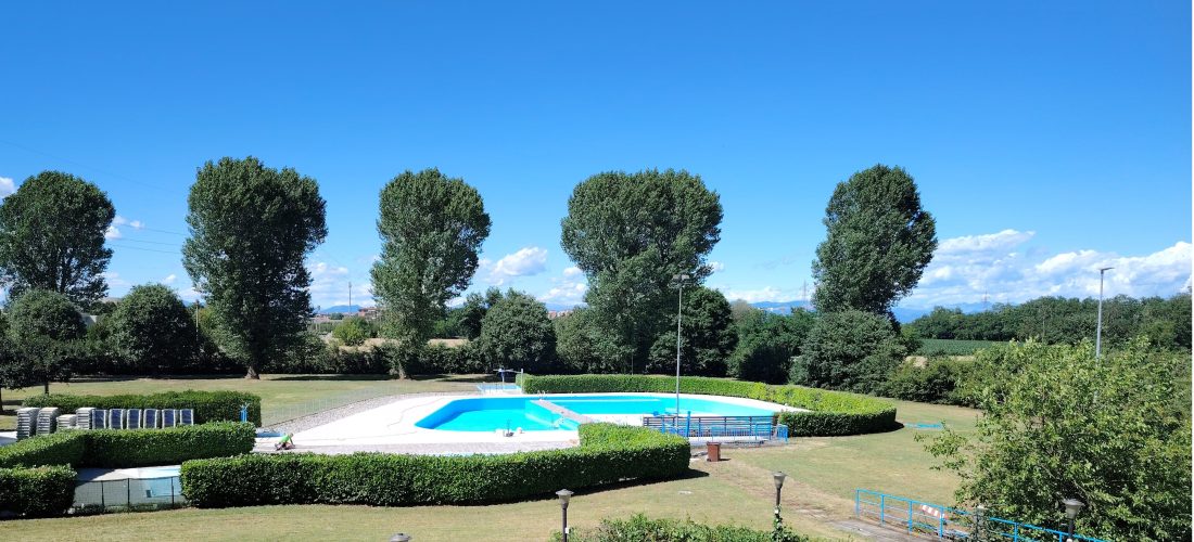 Vasche all’aperto, relax, corsi e summer camp: tutte le novità dell’estate 2026