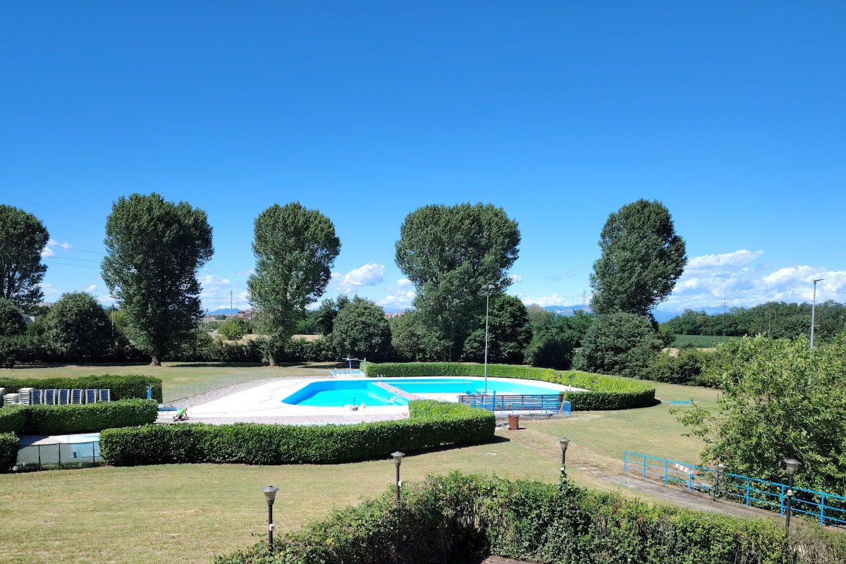 Vasche all’aperto, relax, corsi e summer camp: tutte le novità dell’estate 2026