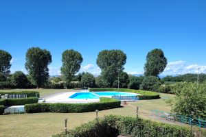 Vasche all’aperto, relax, corsi e summer camp: tutte le novità dell’estate 2026
