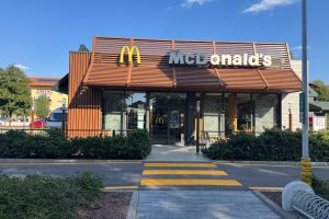 Il McDonald’s di Sesto accanto all’Oratorio Sant’Andrea per sostenere lo Sportello di ascolto e sostegno psicologico