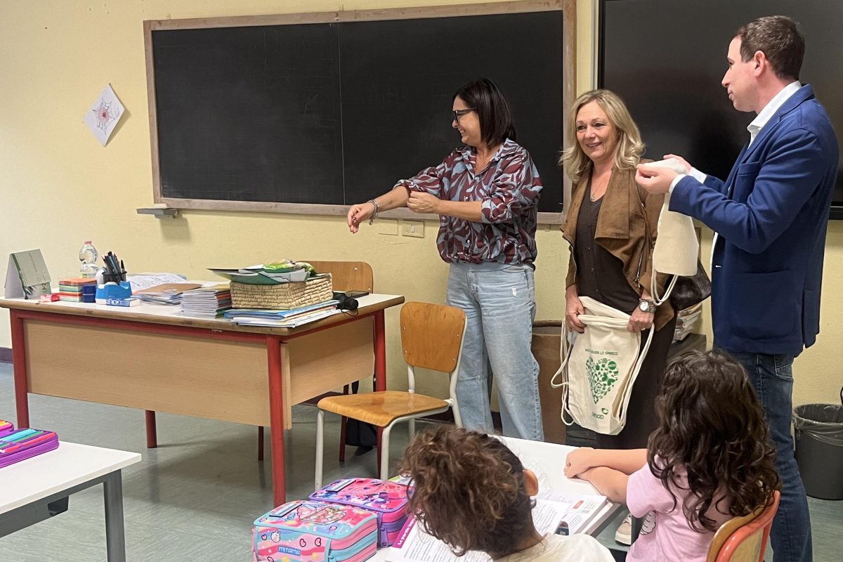 Tornano nelle mense scolastiche la bag antispreco e l’app Menù Chiaro per le famiglie